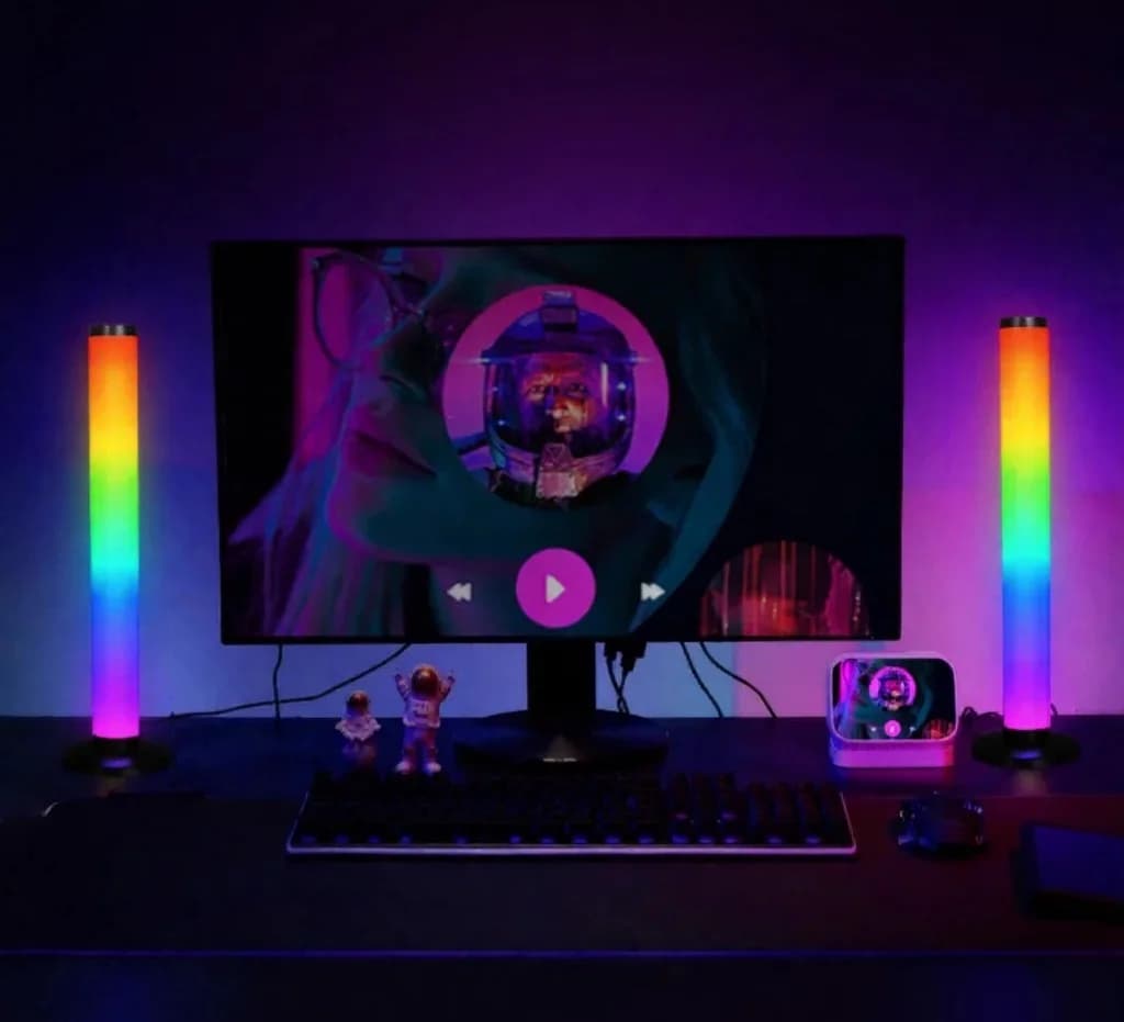 Lampka biurkowa RGB 360° reagująca na dźwięk ze sterowaniem aplikacją i pilotem